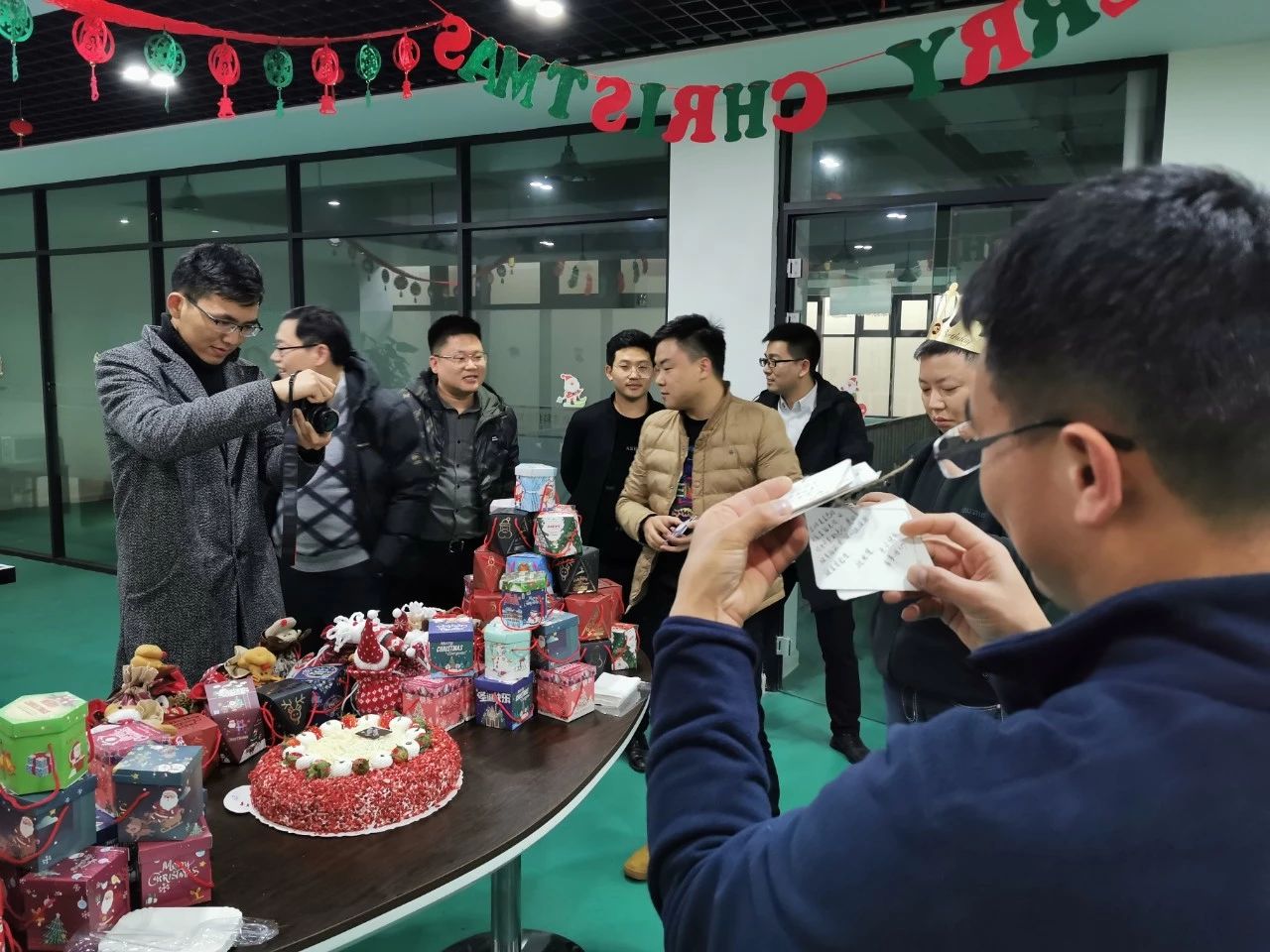 圣誕主題生日趴 | 濃情暖意平安夜，誕愿有你共前行